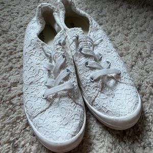 White flower shoes